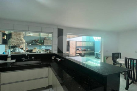 Sobrado à venda com 3 quartos, sendo 1 suíte, no Centro, Indaiatuba, SP