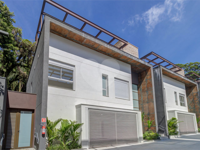 Casa à venda ou para alugar com 3 suítes no condomínio Jardim Flora, São Paulo - SP