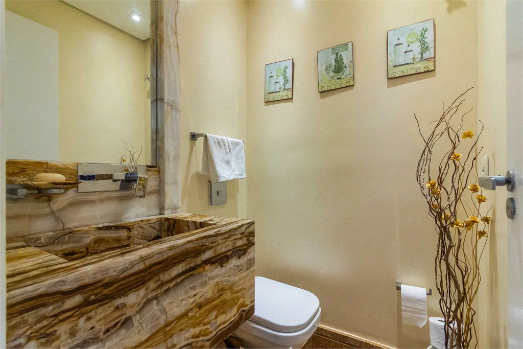 Apartamento à venda com 3 suítes em Vila Cordeiro, São Paulo, SP