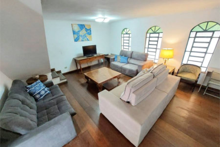 Casa à venda com 6 quartos, sendo 1 suíte,  em Vila Morse, São Paulo, SP