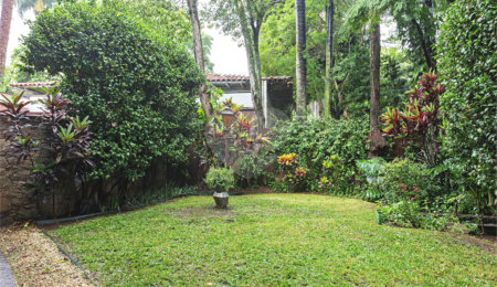 Casa à venda com 4 quartos, sendo 2 suítes,  em Alto de Pinheiros, São Paulo, SP