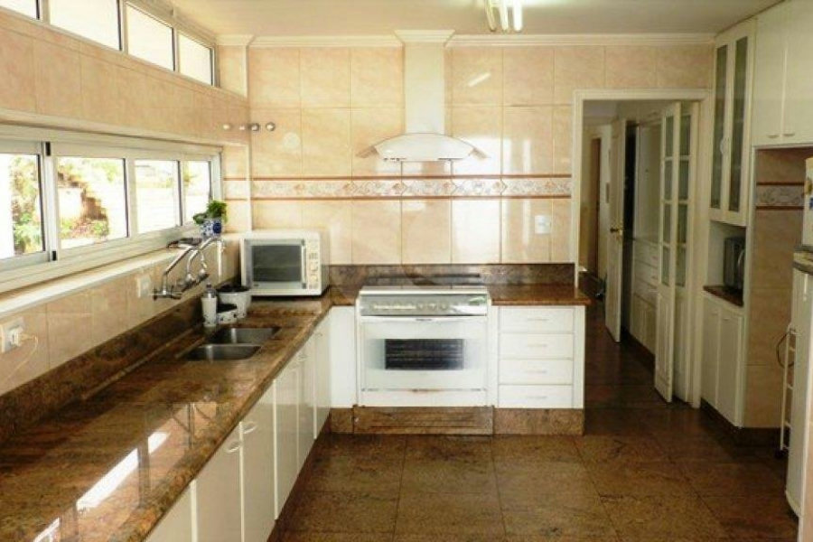 Sobrado à venda com 4 quartos, sendo 3 suítes, em Tremembé, São Paulo, SP