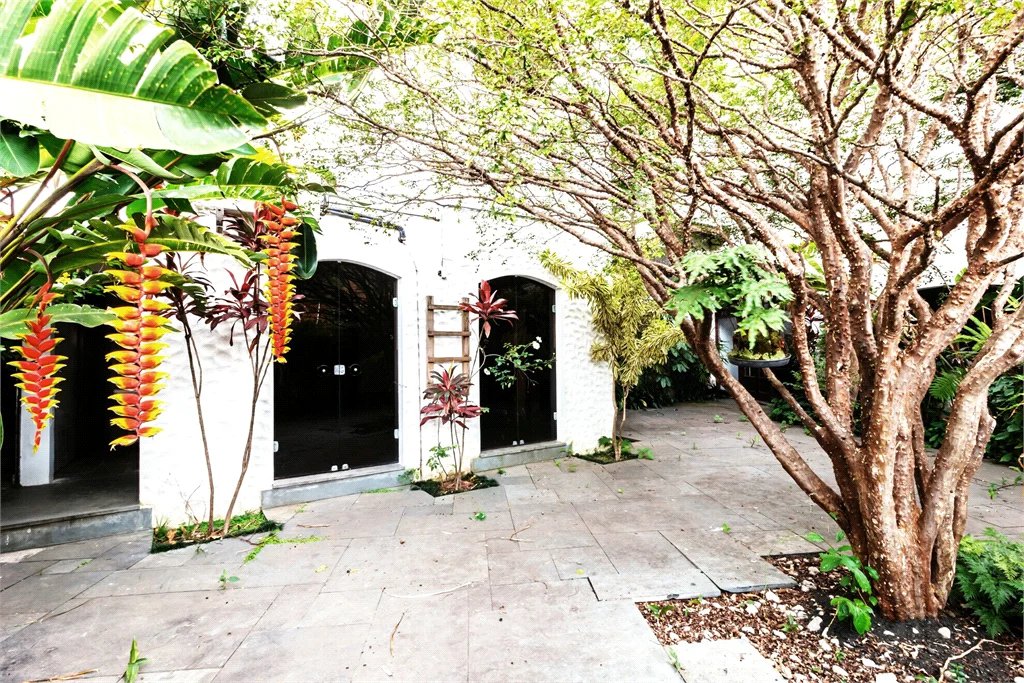 Casa à venda com 4 quartos, sendo 1 suíte,  em Jardim das Bandeiras, São Paulo, SP