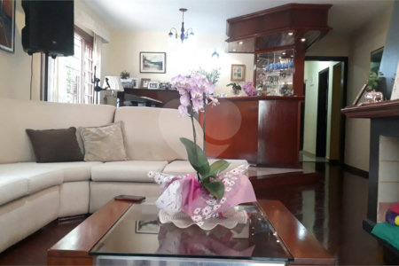 Casa à venda com 5 quartos, sendo 3 suítes,  em Vila Oliveira, Mogi das Cruzes, SP