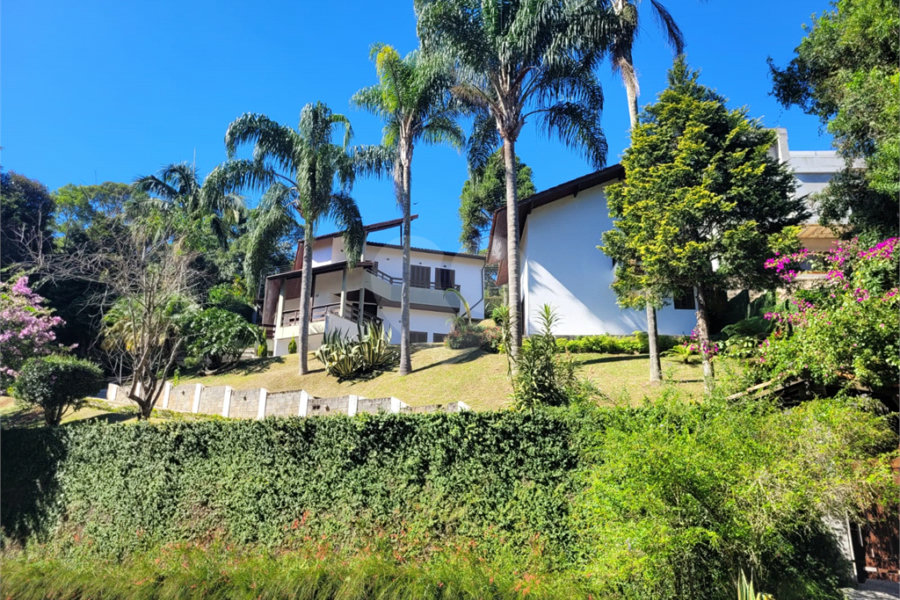 Casa à venda com 3 quartos, sendo 1 suíte, no condomínio Alpes da Cantareira, Mairiporã - SP