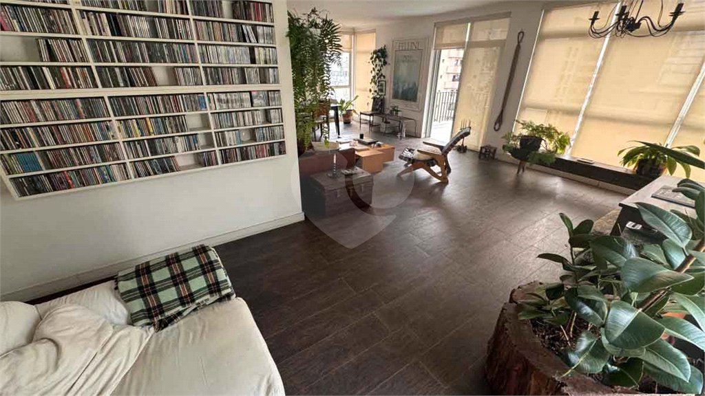 Apartamento à venda com 3 quartos, sendo 1 suíte, em Cerqueira César, São Paulo, SP