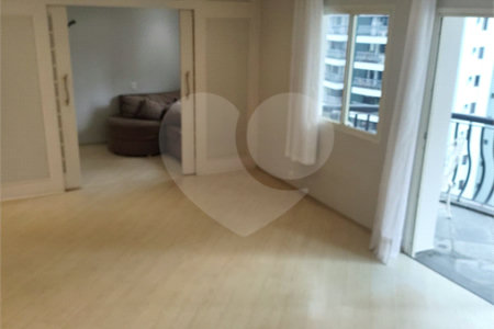 Apartamento à venda com 3 quartos, sendo 1 suíte, em Indianópolis, São Paulo, SP