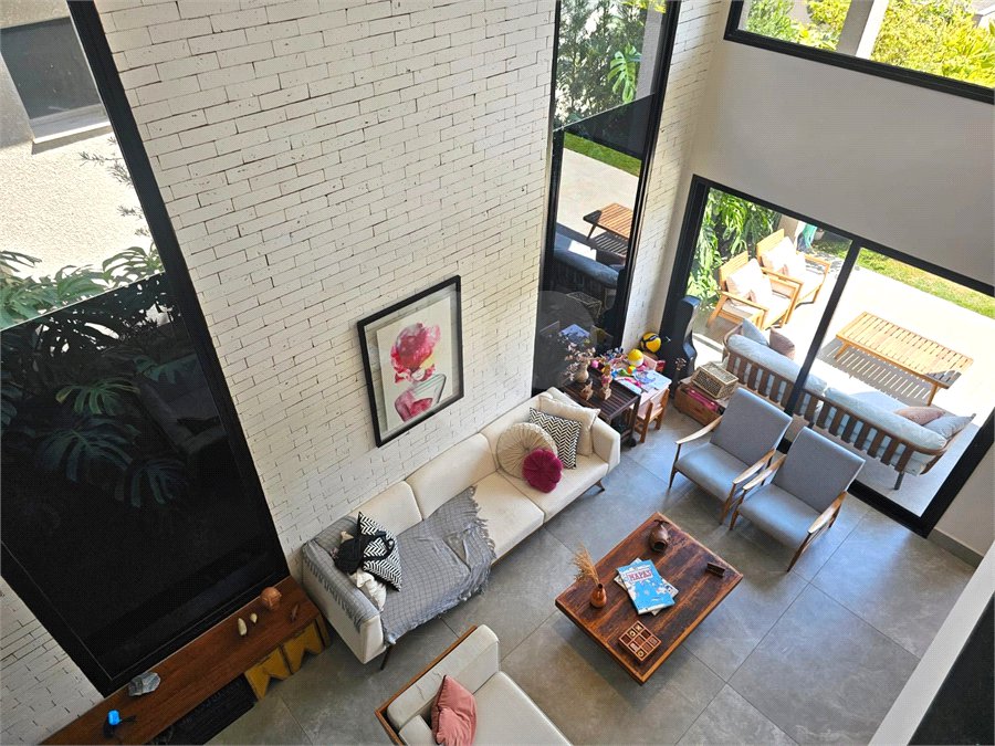 Casa à venda com 4 suítes no condomínio Residencial Itahyê, Santana de Parnaíba - SP