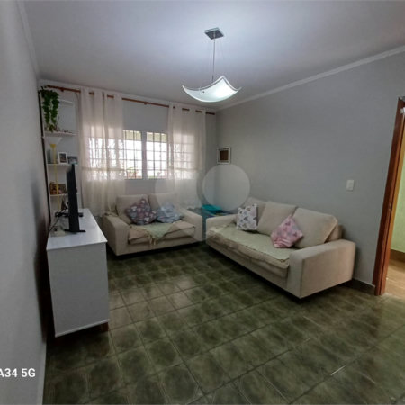 Casa à venda com 3 quartos, sendo 1 suíte, em Vila Roque, São Paulo, SP