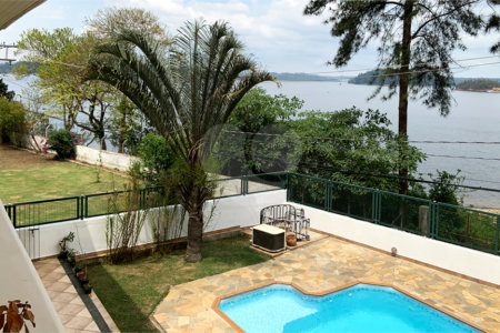 Sobrado à venda com 5 suítes em Guarapiranga, São Paulo, SP