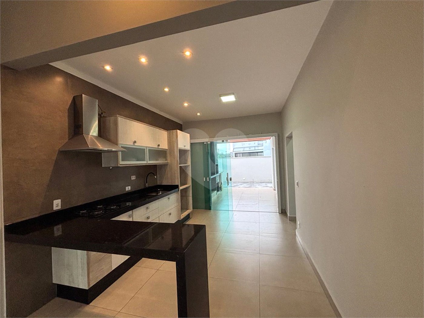 Casa à venda com 2 quartos, sendo 1 suíte, no condomínio Terras de São Francisco, Sorocaba - SP