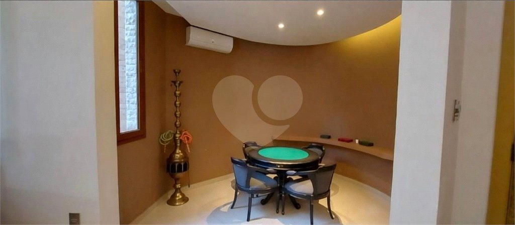 Casa à venda com 5 quartos, sendo 4 suítes, no condomínio Portal dos Oitis, Araraquara - SP