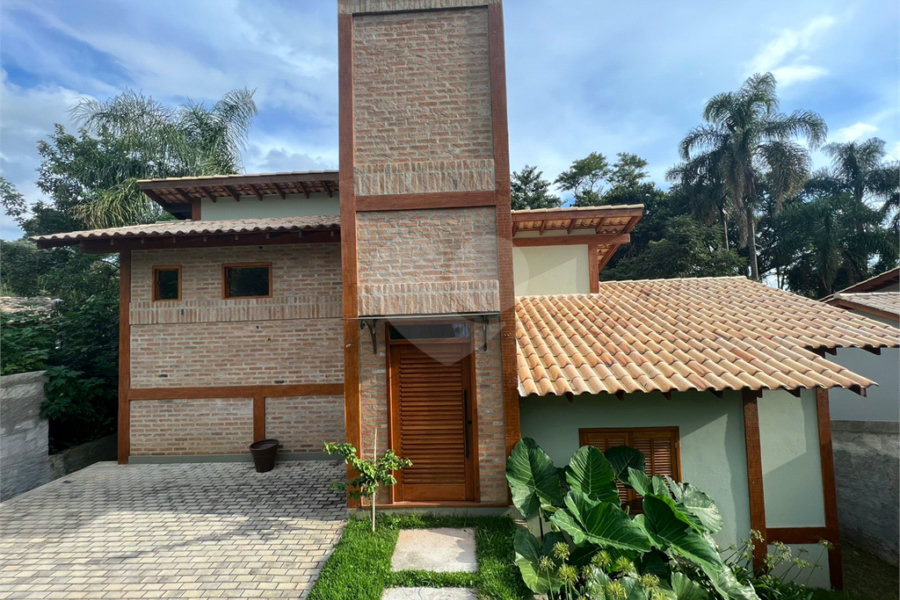 Sobrado à venda com 3 quartos, sendo 1 suíte,  em Serra da Cantareira, Mairiporã, SP