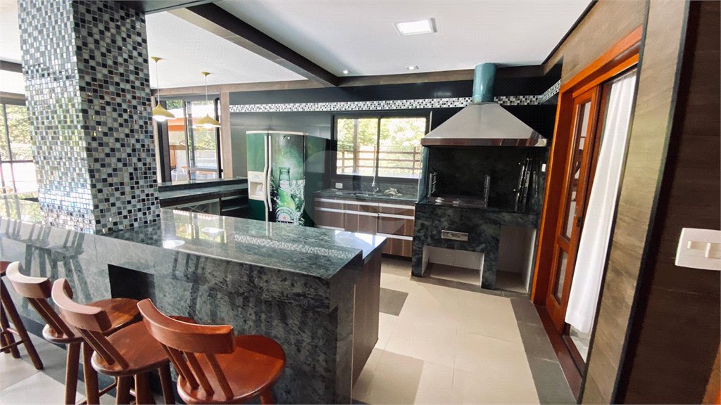 Casa à venda com 5 suítes no condomínio Suíça da Cantareira, Mairiporã - SP