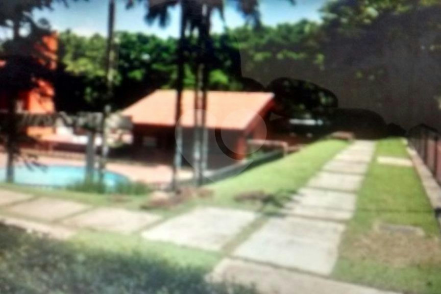 Sobrado à venda com 7 quartos, sendo 5 suítes, em Chácara das Paineiras, Carapicuíba, SP