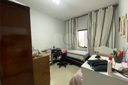 Sobrado à venda com 3 quartos, sendo 1 suíte, em Jardim Quaresmeira II, Suzano, SP