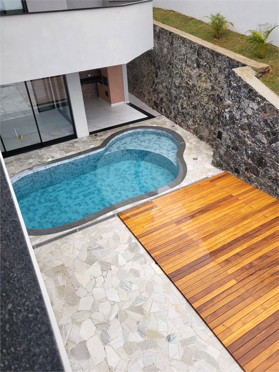Casa à venda com 3 suítes no condomínio Hills, Arujá - SP