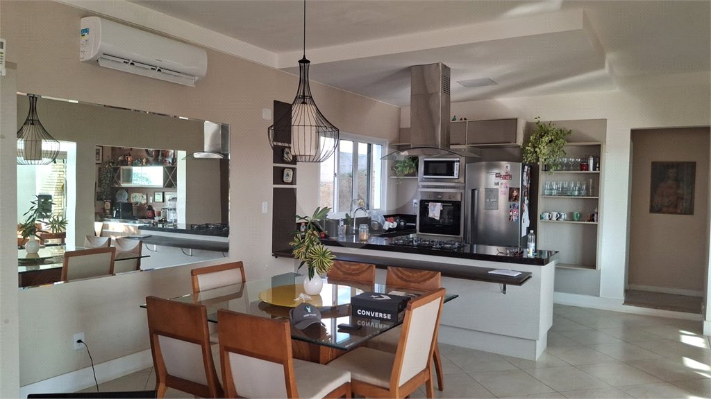 Casa à venda com 4 quartos, sendo 2 suítes, no condomínio Terras de Santa Mariana, Caçapava - SP