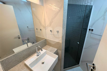 Apartamento à venda com 3 quartos, sendo 1 suíte,  em Lagoa, Rio de Janeiro, RJ