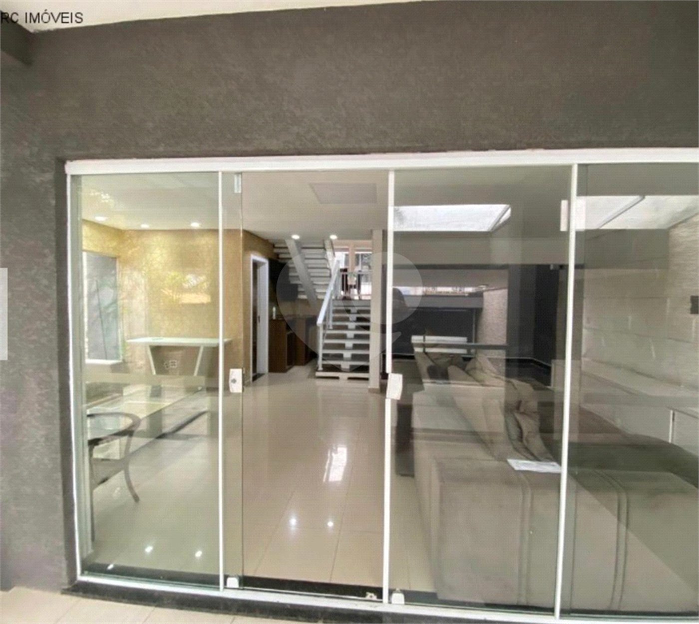 Casa para alugar com 5 quartos, sendo 3 suítes,  em Vila Oliveira, Mogi das Cruzes, SP
