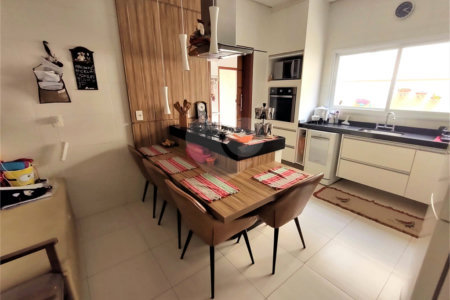Casa à venda com 3 suítes no condomínio Portal dos Ipês, Indaiatuba - SP