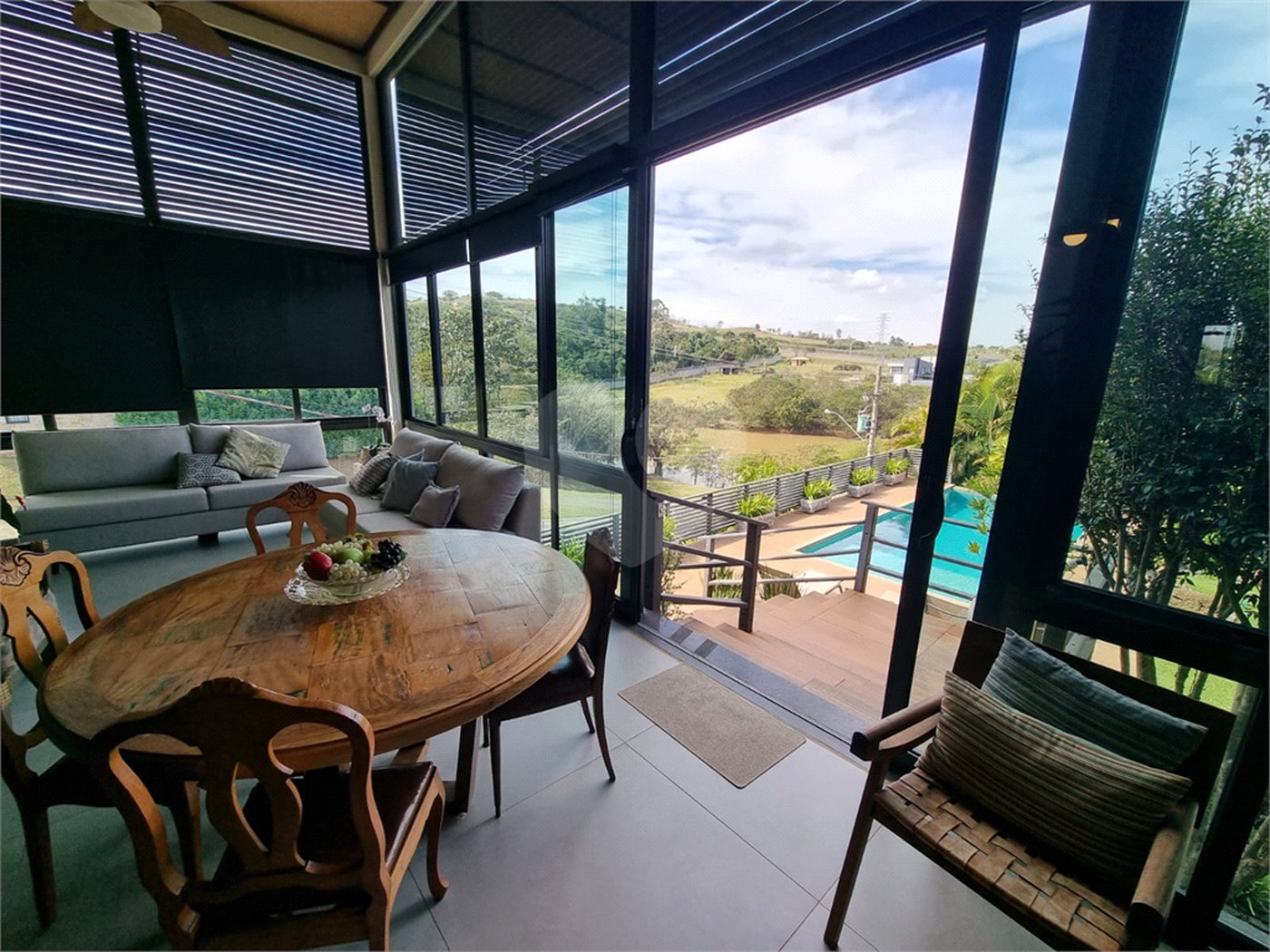 Casa à venda com 3 suítes no condomínio Campo de Toscana, Vinhedo - SP