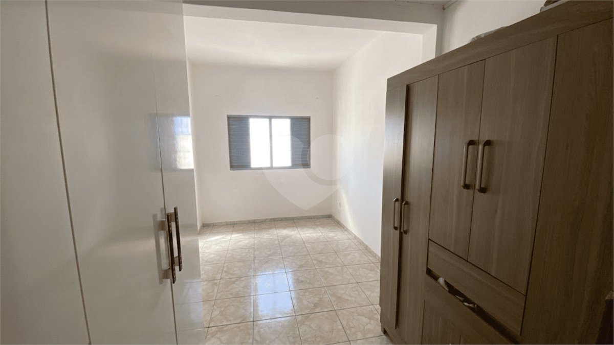 Sobrado à venda com 4 quartos, sendo 1 suíte, em Conjunto Habitacional Itapetininga F3, Itapetininga, SP