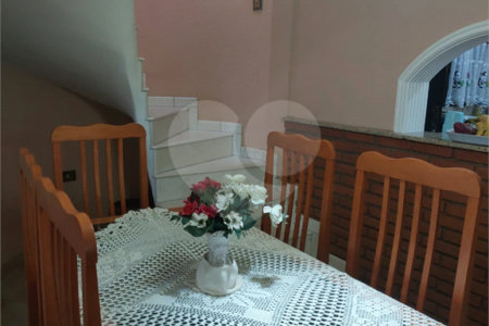 Casa à venda com 2 quartos, sendo 1 suíte, em Vila Maria de Maggi, Suzano, SP