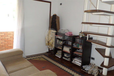Sobrado à venda com 4 suítes em Recanto Impla, Carapicuíba, SP