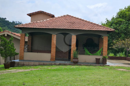 Sítio à venda com 6 quartos, sendo 1 suíte,  em Bairro do Cambará, São Roque, SP