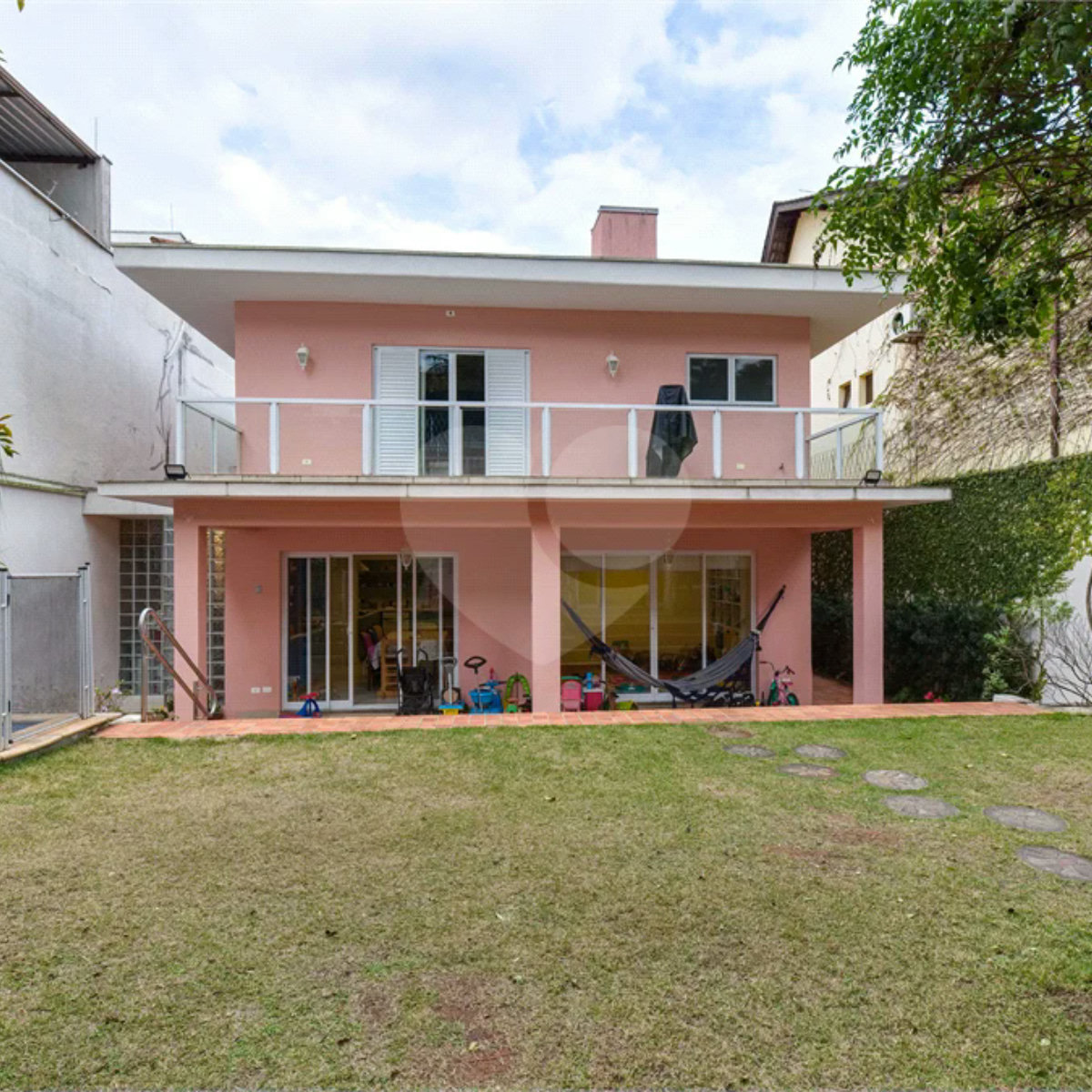 Casa à venda com 4 quartos, sendo 2 suítes,  em Alto da Boa Vista, São Paulo, SP