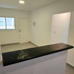 Apartamento de 01 Dormitório na Vila Caiçara — 200 m do Mar