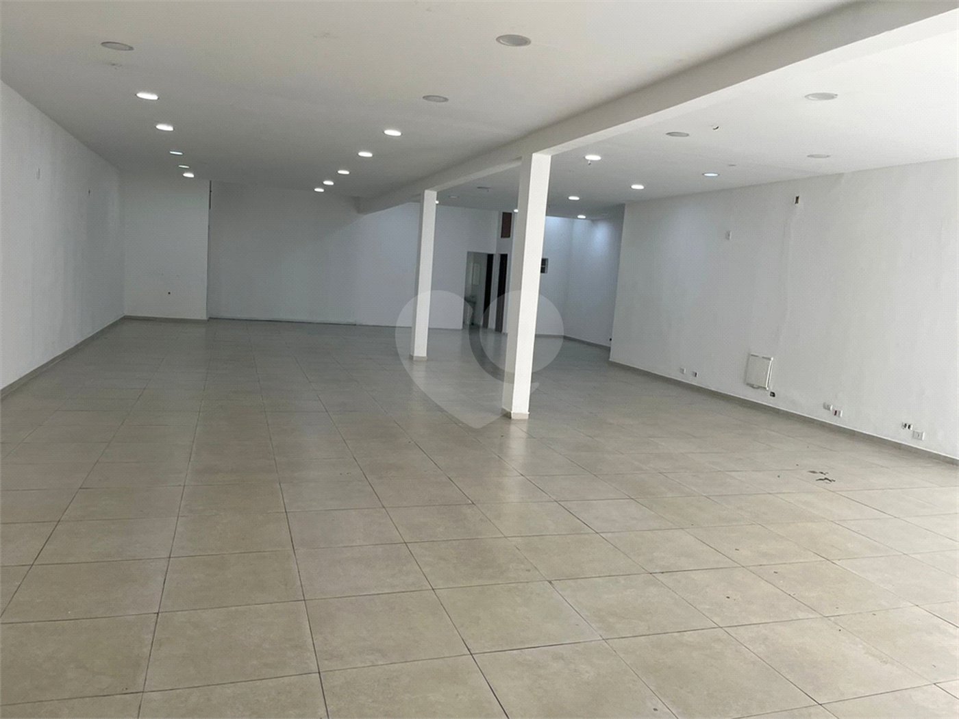 Salão para alugar em Vila Romanópolis, Ferraz de Vasconcelos, SP