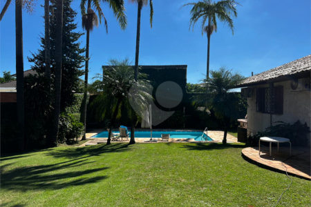Casa Térrea à venda com 5 quartos, sendo 3 suítes, em Interlagos, São Paulo, SP