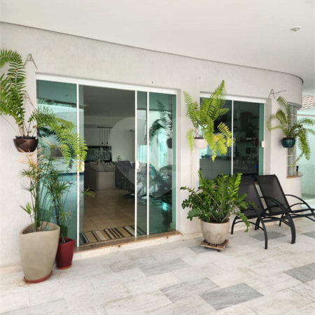 Sobrado à venda com 3 quartos, sendo 1 suíte, em Jardim Vale das Rosas, Araraquara, SP