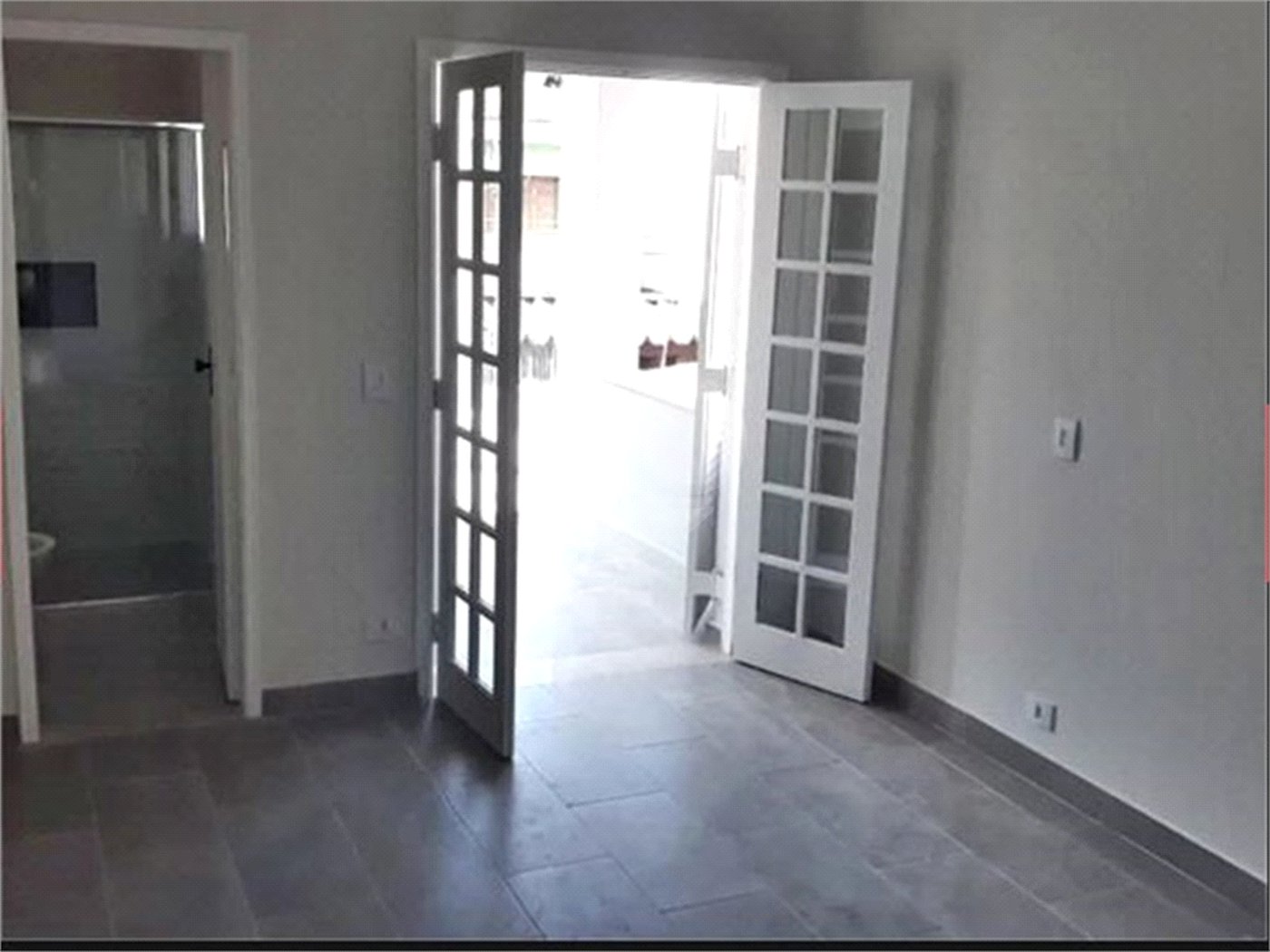 Sobrado à venda com 4 quartos, sendo 3 suítes,  em Tremembé, São Paulo, SP