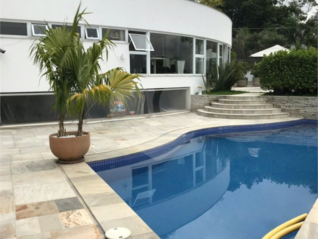 Casa à venda com 4 quartos, sendo 8 suítes,  no condomínio Residencial Jd. Ibiratiba, São Paulo - SP
