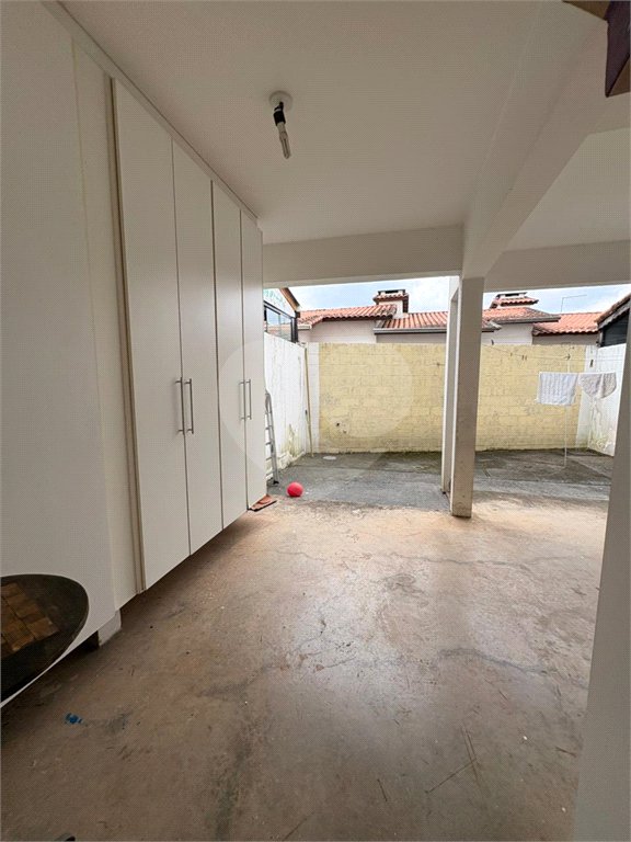 Casa à venda com 3 quartos, sendo 1 suíte, no condomínio New Village, Cotia - SP