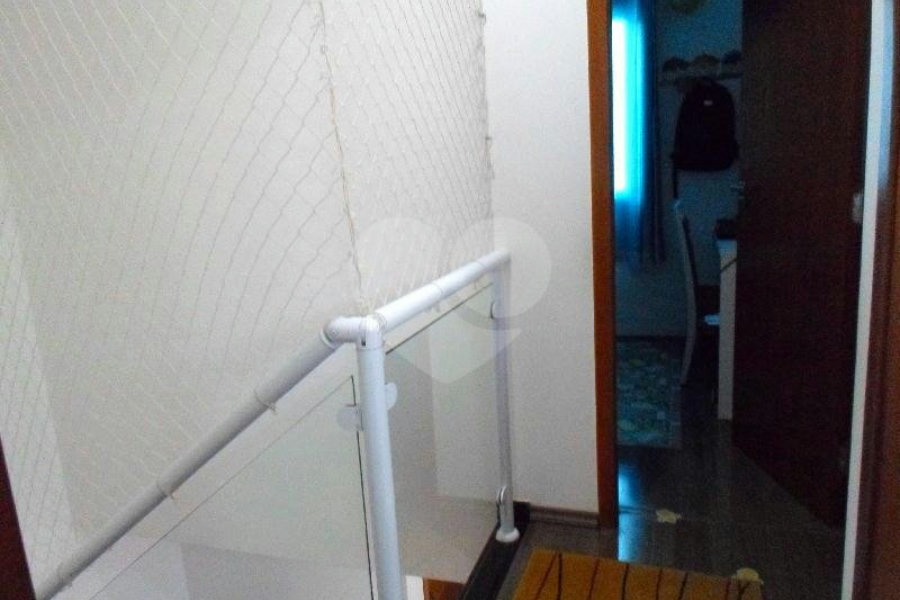 Casa à venda com 3 quartos, sendo 1 suíte, no condomínio Fernandes, São Paulo - SP