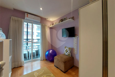 Apartamento à venda com 3 quartos, sendo 1 suíte, em Real Parque, São Paulo, SP