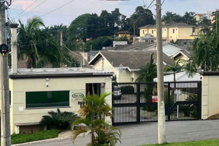 Casa à venda com 3 quartos, sendo 1 suíte, no condomínio Bella Vita, Atibaia - SP