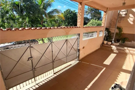 Ó TIMO CASA COM 3 QUARTOS E TERRAÇO EM CONTOMINIO FECHADO