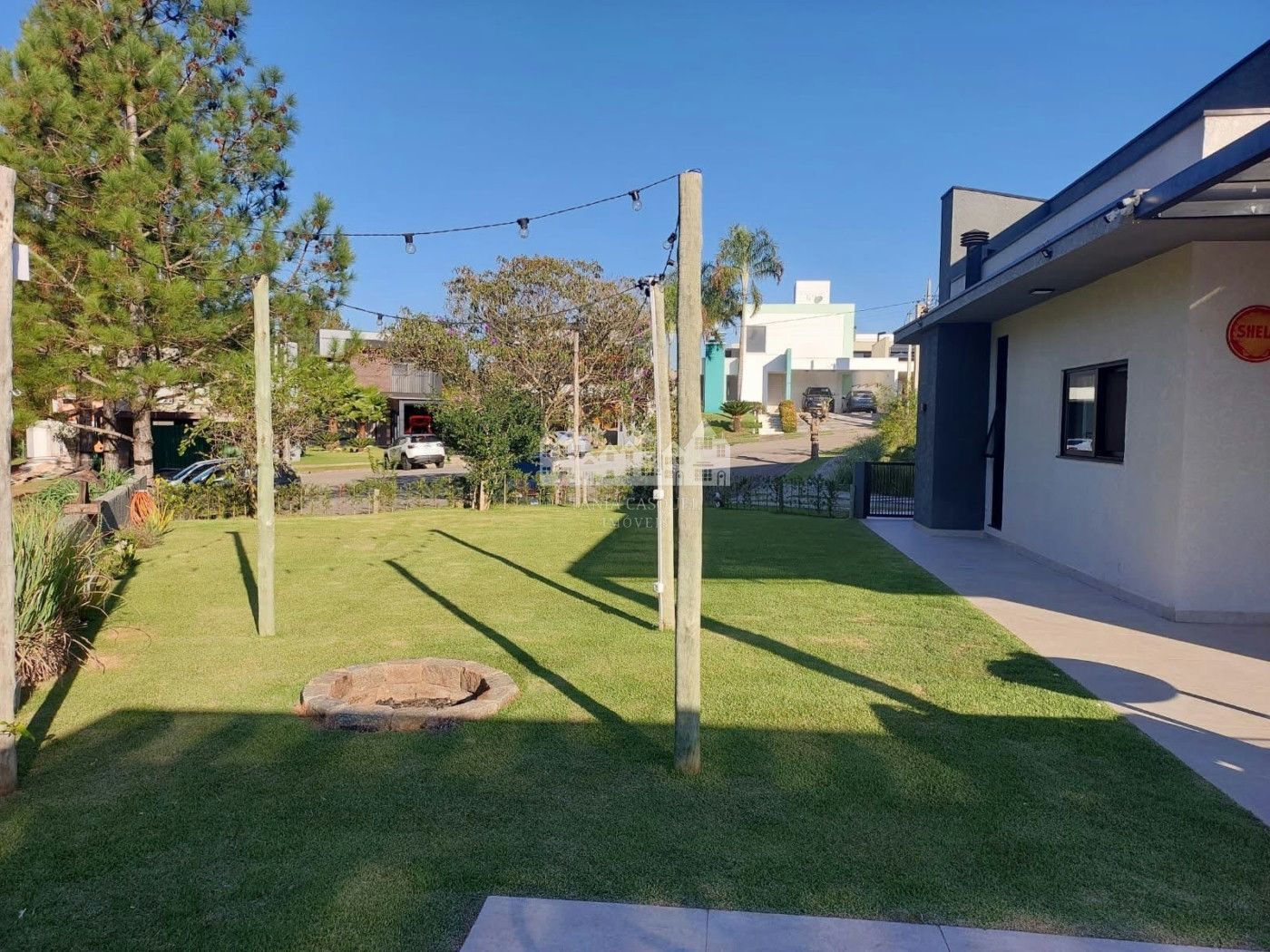 Casa à venda com 4 quartos, sendo 2 suítes,  no condomínio Figueira Garden, Atibaia - SP