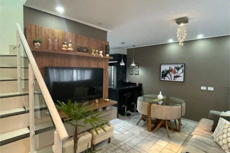 Casa à venda com 2 suítes no condomínio Cotia, Cotia - SP