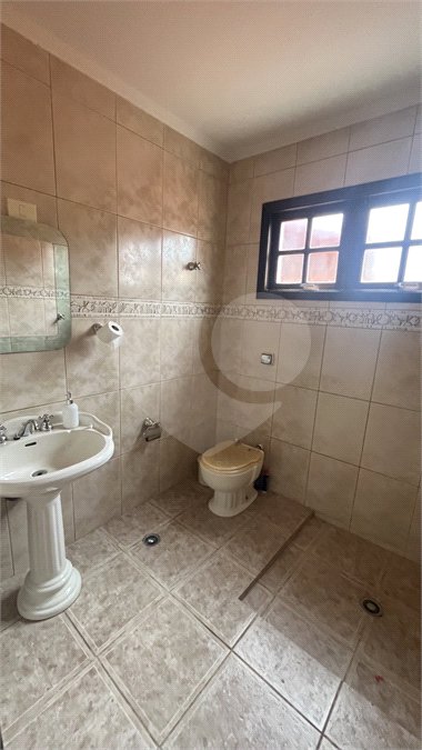 Sobrado à venda ou para alugar com 4 quartos, sendo 2 suítes, em Jardim Terceiro Centenário, Atibaia, SP