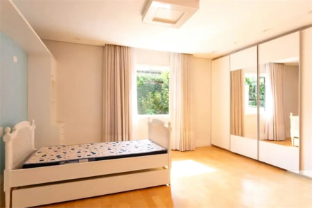 Casa à venda com 4 suítes em Jardim Leonor, São Paulo, SP
