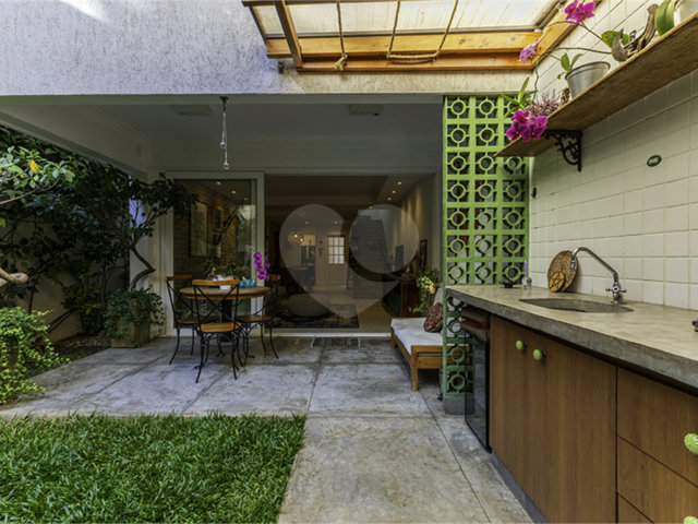 Sobrado à venda com 3 quartos, sendo 1 suíte,  em Vila Ipojuca, São Paulo, SP