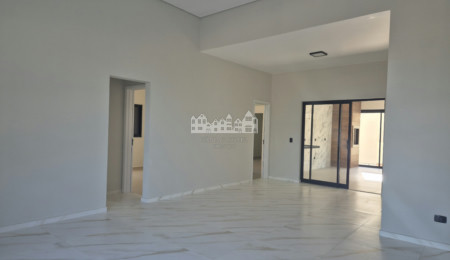 Casa térrea à venda com 4 quartos, sendo 2 suítes, no condomínio Alto da Floresta, Bom Jesus dos Perdões - SP