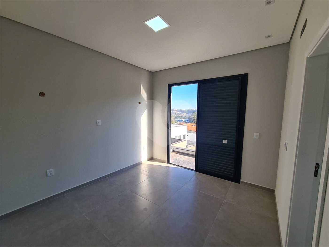 Casa à venda com 3 suítes no condomínio Reserva dos Jatobás, Louveira - SP