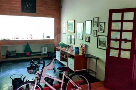 Casa à venda com 4 quartos, sendo 1 suíte, no condomínio Residencial Vale das Laranjeiras, Indaiatuba - SP